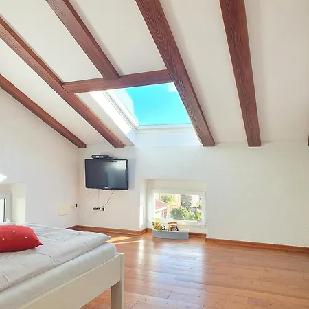 公寓 3 Bedroom Mozart 奥帕提亚