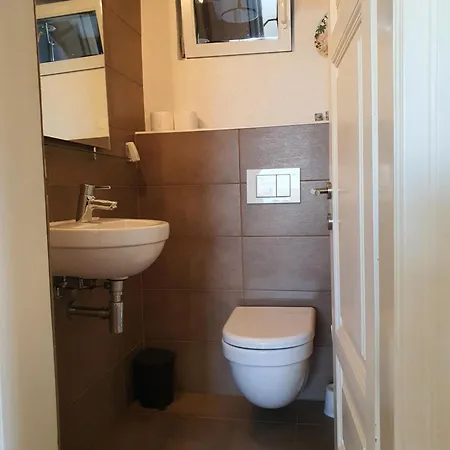 3 Bedroom Mozart Апартаменты *